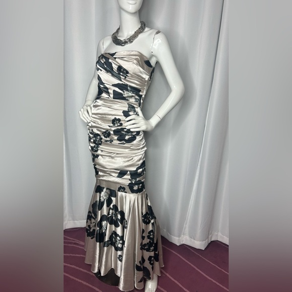 Le Chateau Floral Mermaid Gown - Picture 5 of 14